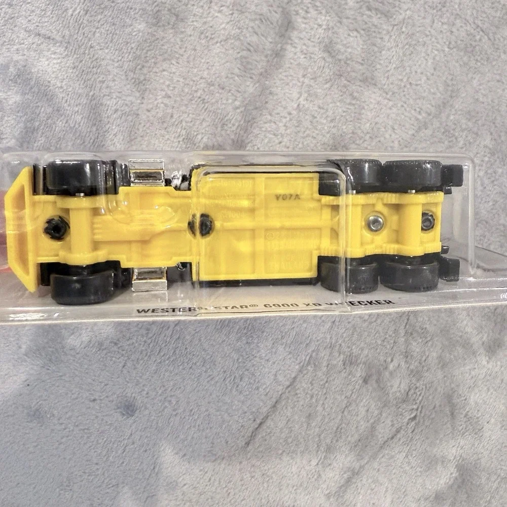 Matchbox Working Rigs Western Star 6900 XD Wrecker Tow Truck 12/16 Black Yellow